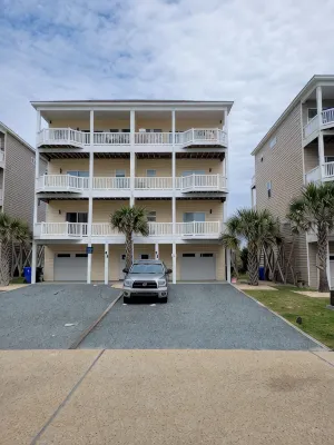 Exclusive Oceanside w/Pool, Elevator, 6 BR, Family Friendly, Steps from Beach - Beach