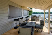 Lake Front Luxury-5 beds, 3 baths, Tiki Bar, 2 slip dock - Alojamientos