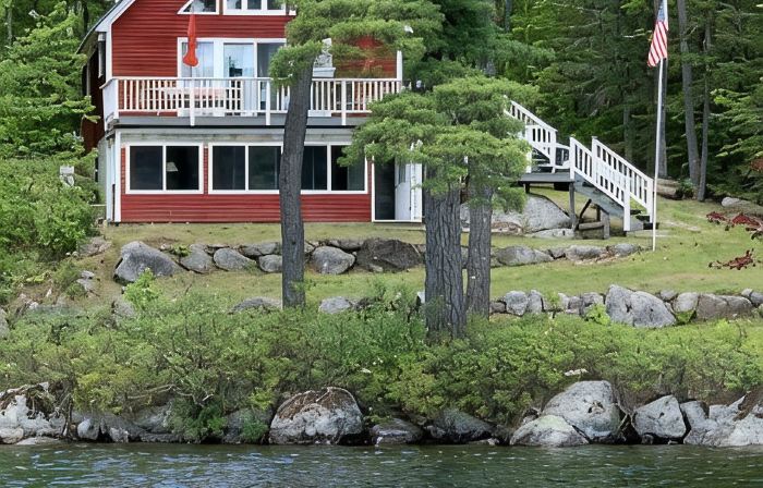 Charming 3 Bedroom on Beech Hill Pond Close to Ellsworth and Bar Harbor WiFi, AC
