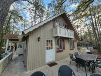 Beautiful family friendly 4 bedroom Resort Chalet with Fireplace - Alphydda