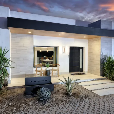 Central Tucson Luxury - Minutes from U of A - Saltwater Pool - Sleeps 10