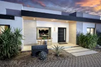 Central Tucson Luxury - Minutes from U of A - Saltwater Pool - Sleeps 10 - สระว่ายน้ำส่วนตัว
