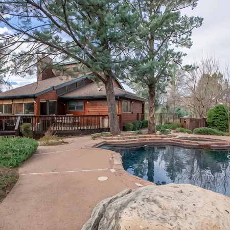 Serene yoga retreat with private heated pool! Just minutes from hiking!
