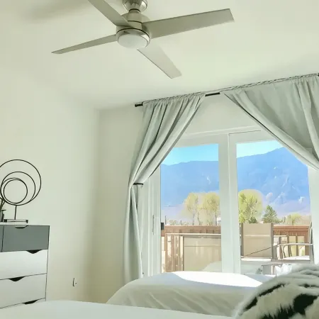 >>MAGICAL property on 5 acres in the Alabama Hills