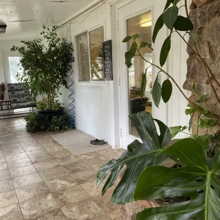 Quiet apartment at the mouth of meadow mountains. Located right off of i15.