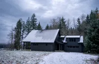 Brand New Luxury Cabin on 5 acres with Hot Tub and Game Room. Cozy and Clean. - Chalets