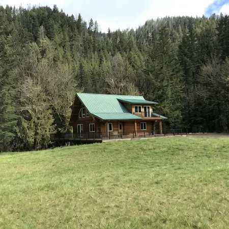 6 BDRM Log Cabin on Big Fall Creek