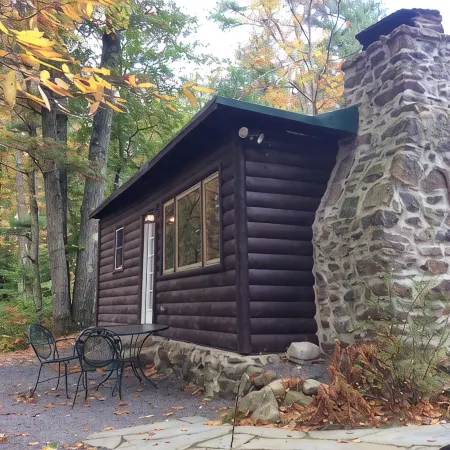 The Lehigh Cabin - Riverfront Escape- 1 mile private river