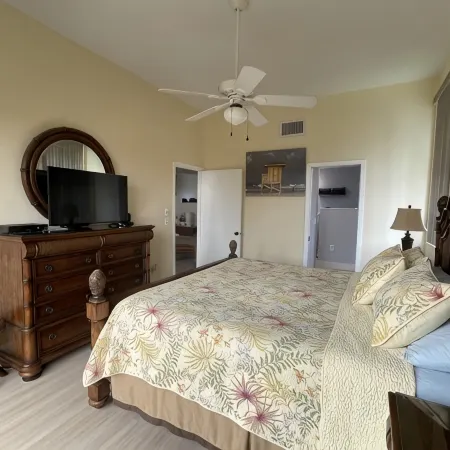 Steps to#1 Rated Beach in USA Spacious2+2Condo,Pool,GarageTranquil Setting