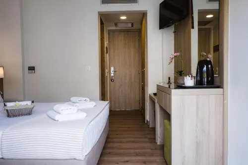 Piraeus Port Hotel - Nouto- ja jättöpalvelut