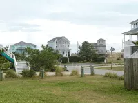 Beautiful and Spacious, 2 bed 2 full bath, pool and jacuzzi, steps to the ocean - Wi-Fi