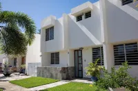 Beachfront in gated community with patio,  balcony, pool, close to all in Rincón - Pool