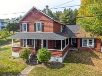 Charming Farmhouse, Sauna - 4 bedrooms, WiFi, AC in Upper Jay - Boutique