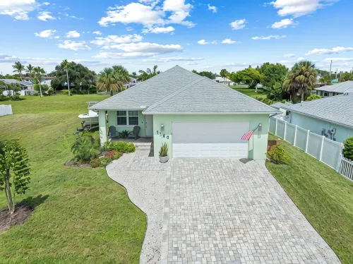 New 3-Bed.2Bath House in Tranquil Fort Pierce. Walk to Beach and Restaurants - 4 ดาว