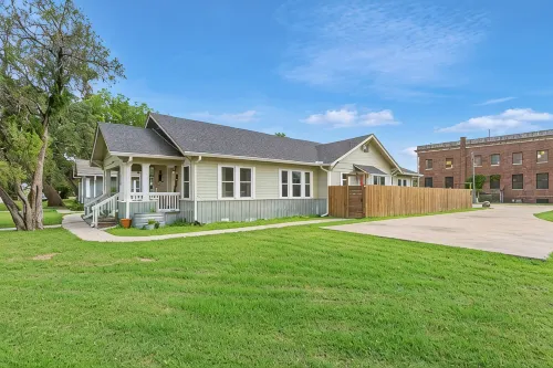 Stay Downtown Waco! Close to Magnolia, Baylor, Cameron Park - Homestays