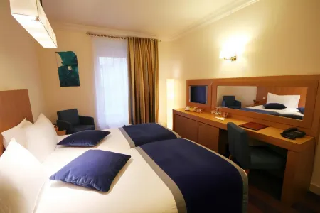 Westside Arc de Triomphe Hotel Отели рядом с достопримечательностью «Плейель»