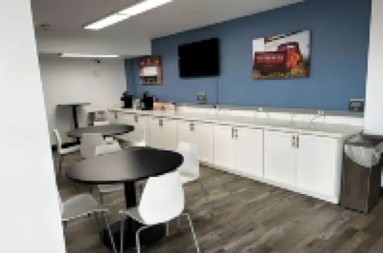 Super 8 by Wyndham Laredo