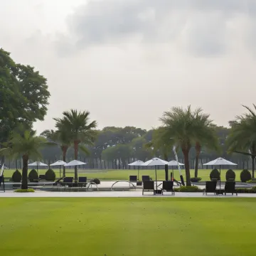 Eastin Thana City Golf Resort Bangkok – Free Scheduled Shuttle from Hotel to Suvarnabhumi Airport Отели рядом с достопримечательностью «Royal Park Thailand»