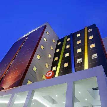 Amaris Hotel Bekasi Barat Hotels near Funworld