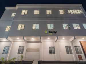 Itsy by Treebo - Avani Stays - Vyttila, Kochi