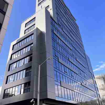 Icon 100 Luxury Apartasuites Hotel Exterior