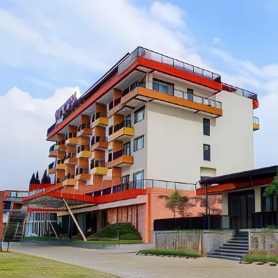 Grand Diara Hotel Hotels near Puncak