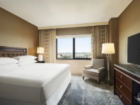 Sheraton Suites Chicago O'Hare Hotels near The Ballpark at Rosemont