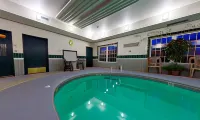 Country Inn & Suites by Radisson, Salina, KS - Pool
