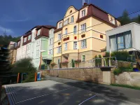 APARTMÁNY Adam Hotels in der Nähe von Ježíškova cesta - 12. zastávka