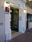 Hotel Victor Hugo Hotels near Gare de Fontenay aux Roses