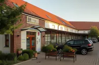 Hotel Chvalská Tvrz Hotels near Rybník s vodníkem