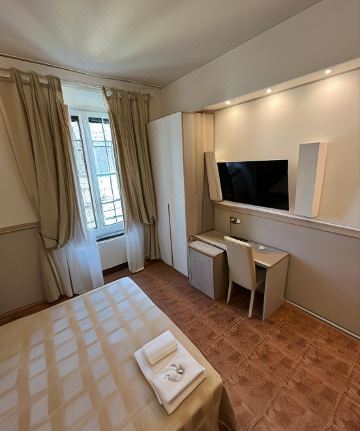 4. 호텔 알리나리..