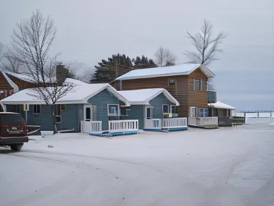 Sunset Inn Hotels near Birchaven Cove Park