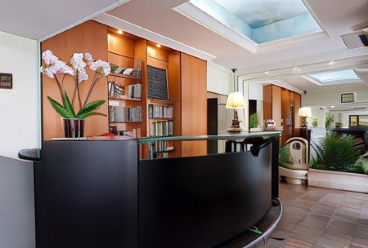 홈 라탱 호텔 건물 외관