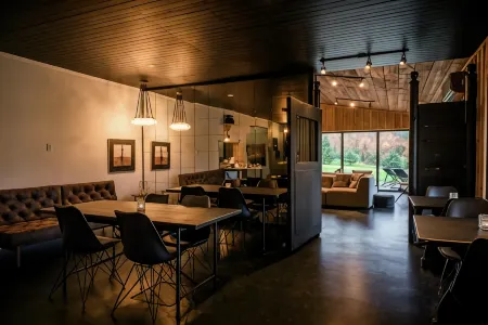 Beatnik Hotel Отели рядом с достопримечательностью «Apex Golf»