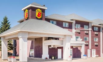 Super 8 by Wyndham Saskatoon Near Saskatoon Airport