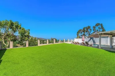 Fletcher Hills luxury, Sunset View, 4 BR, Saltwater Pool and Spa