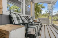 Cozy Cabin, Central AC, 5 Min. to Buffalo River, Pets & Families Welcome!