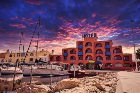 Cit'Hotel des 2 Golfs Отели рядом с достопримечательностью «Aqualand Port Leucate»