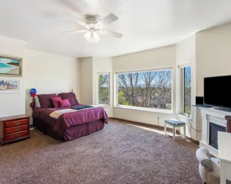 Springville Welcome Home: spacious 5-bedroom house in delightful Springville Hoteles en Springville