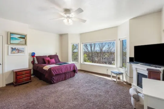 Springville Welcome Home: spacious 5-bedroom house in delightful Springville