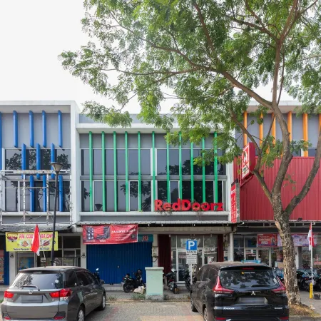 RedDoorz @ Garden Boulevard Citra Raya Tangerang Hotels in Panongan