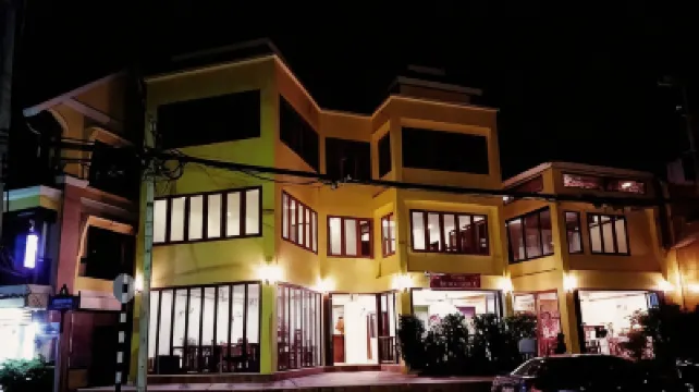 班美本通飯店 Wat Ton Yang附近的飯店