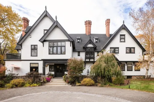 Manor House Inn - 3-Star