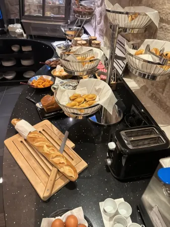 Hôtel du Vieux Saule Отели рядом с достопримечательностью «Музей Пикассо»