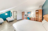 Comfort Hotel Evreux Hotel dekat Paroisse Catholique La Madeleine Netreville