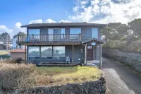 Ocean View and Close Beach Access - Beautiful Coastal Retreat