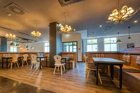 FourSide Hotel Salzburg, Trademark Collection by Wyndham Отели в г. Гемайнде Эликсхаузен