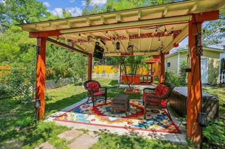 Modern Cozy Silver Spring Getaway Basement Guesthouse - Close to DC Отели рядом с достопримечательностью «Beanstalk»