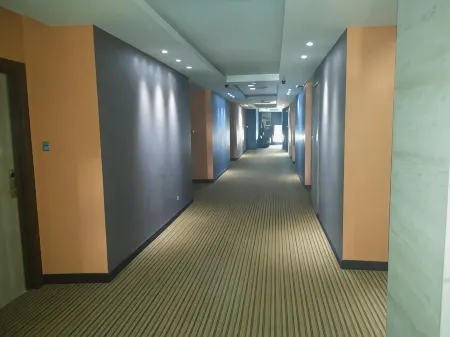 Grand Medallion Hotel Отели рядом с достопримечательностью «Square Tower»